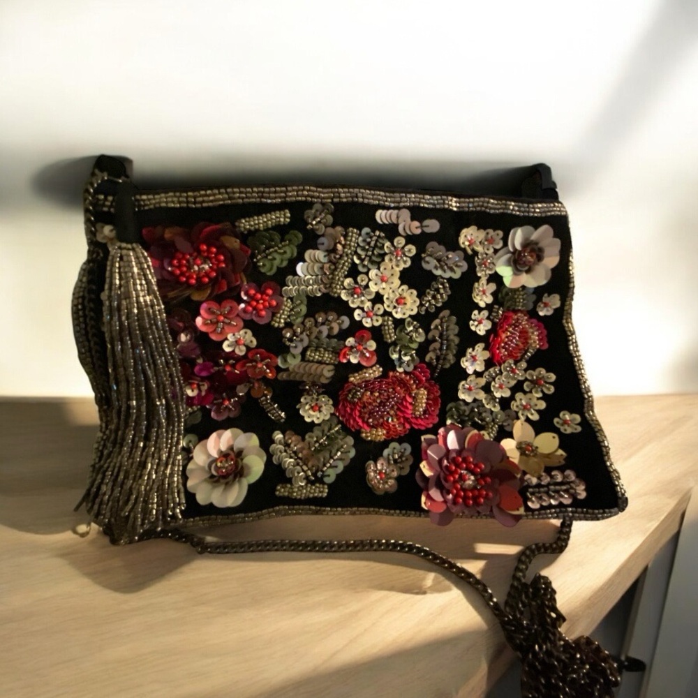 Labellum by Hillary Scott Floral beaded with crossbody Chain Strap - Picture 3 of 9